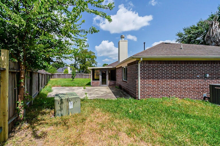 Photo 33 of 35 - 2731 Briarloch Ln, Houston, TX 77073