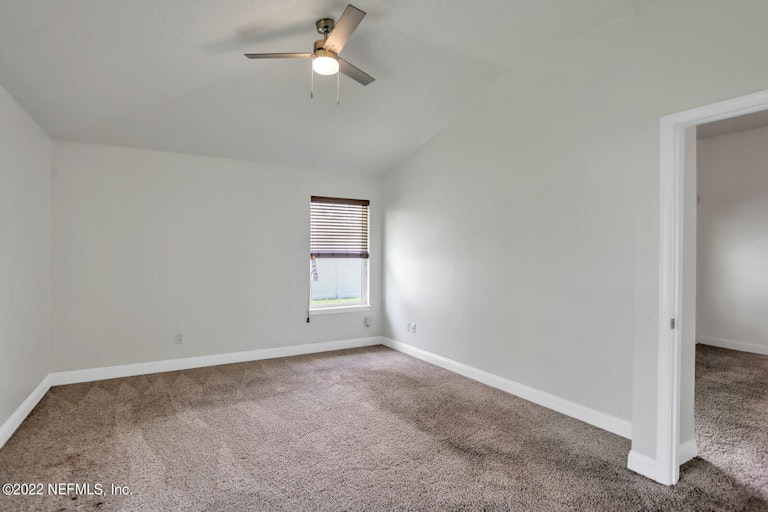 Photo 28 of 35 - 5816 Round Table Rd, Jacksonville, FL 32254