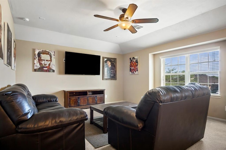 Photo 18 of 24 - 2018 Cadbury Castle Ln, Fresno, TX 77545
