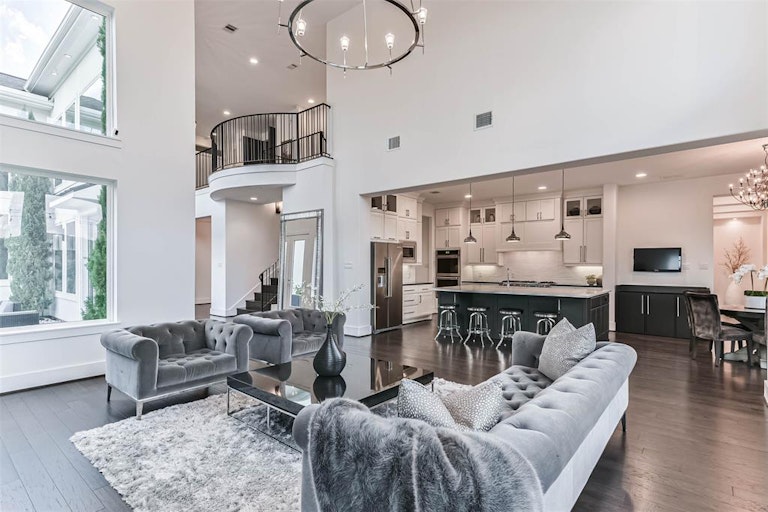 Photo 16 of 44 - 907 Pinecrest Ct, Friendswood, TX 77546