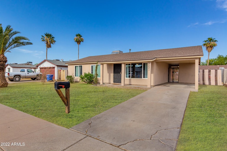 Photo 4 of 28 - 2221 N 61st Dr, Phoenix, AZ 85035