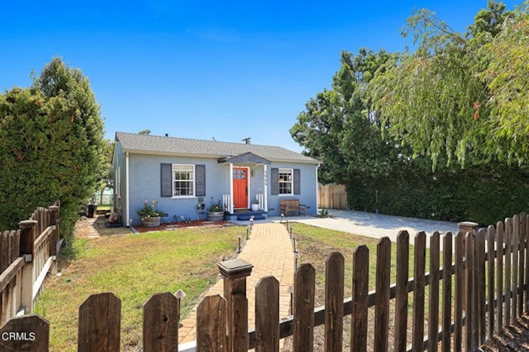 Photo 2 of 26 - 1456 N Clybourn Ave, Burbank, CA 91505