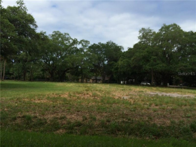 Photo 4 of 5 - 2111 S 49th St, Tampa, FL 33619