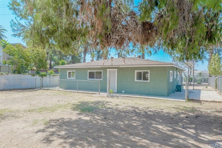 Photo 31 of 33 - 9035 Bellegrave Ave, Jurupa Valley, CA 92509