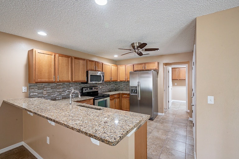 Photo 8 of 29 - 1170 Howland Blvd, Deltona, FL 32738