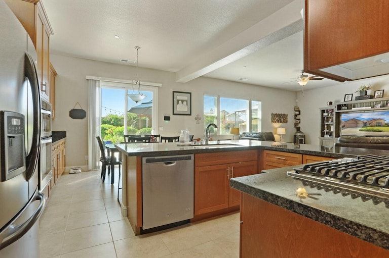 Photo 31 of 46 - 1026 Dimaggio Way, Galt, CA 95632