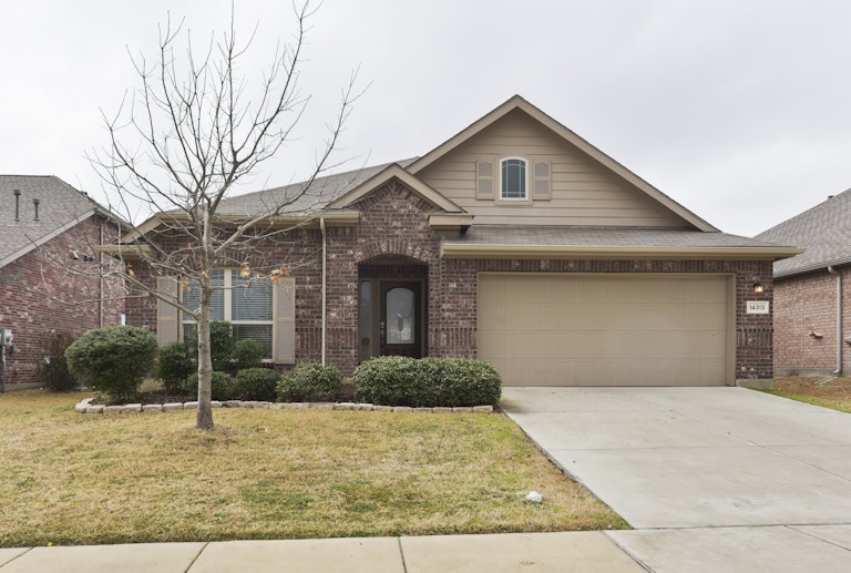 Photo 1 of 26 - 14313 Mariposa Lily Ln, Haslet, TX 76052