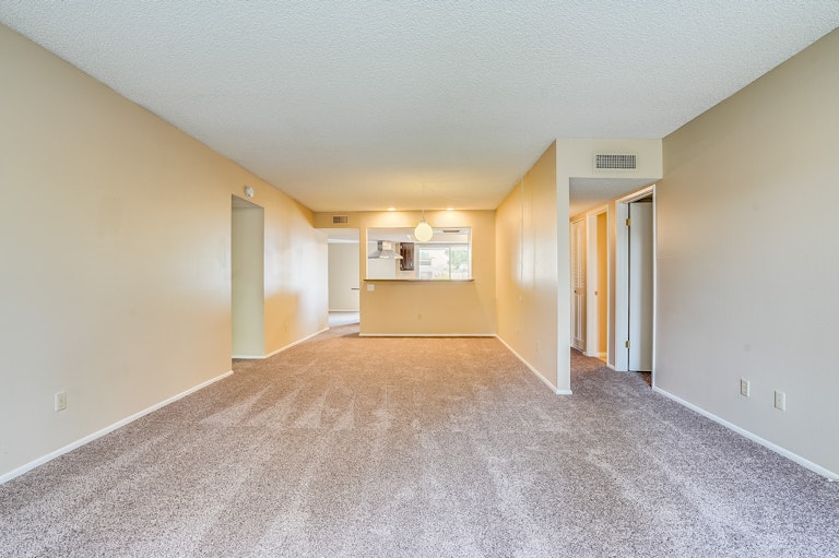 Photo 16 of 32 - 2176 E Ellis Dr, Tempe, AZ 85282
