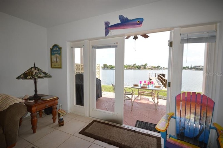 Photo 3 of 25 - 137 104th Ave #6, Treasure Island, FL 33706