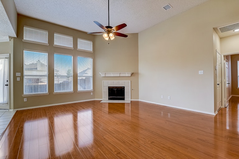 Photo 29 of 37 - 4009 Pear Ridge Dr, The Colony, TX 75056
