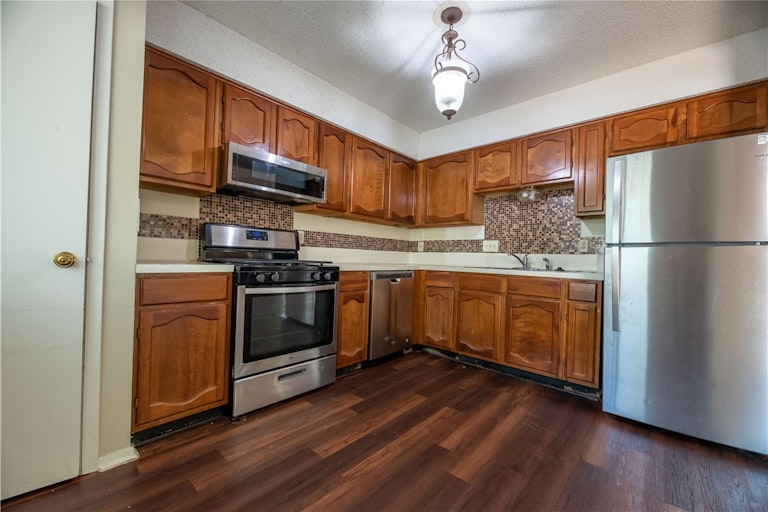 Photo 7 of 32 - 9000 Mountain Ridge Dr, Austin, TX 78759