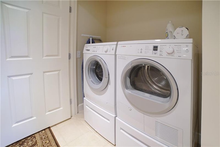 Photo 17 of 25 - 1358 Centre Court Ridge Dr #402, Reunion, FL 34747