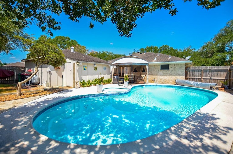 Photo 22 of 38 - 939 Hidden Canyon Rd, Katy, TX 77450