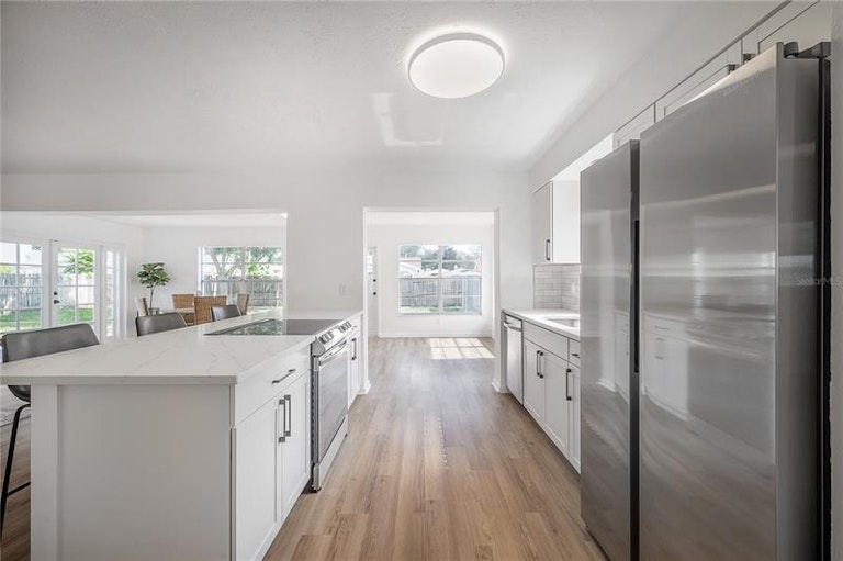Photo 11 of 42 - 2503 Thornbrook Pl, Tampa, FL 33618