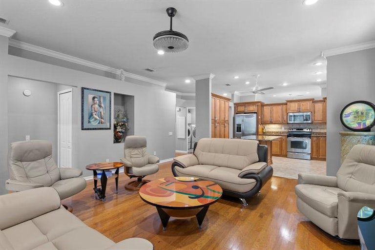 Photo 14 of 44 - 9313 Hunters Park Way, Tampa, FL 33647