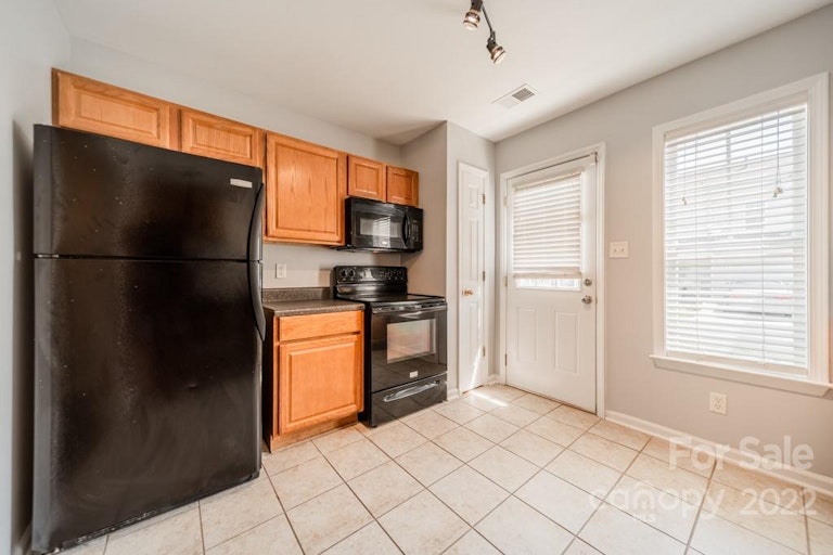 Photo 12 of 33 - 17360 Villanova Rd, Huntersville, NC 28078