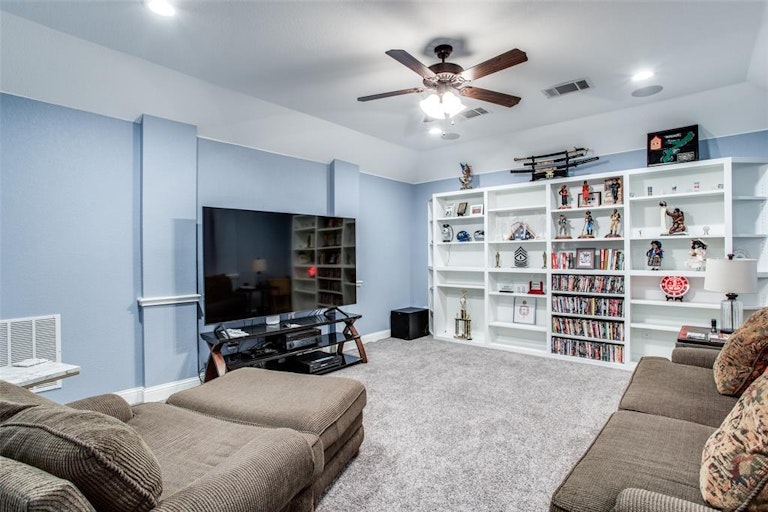 Photo 24 of 40 - 180 Denali Way, Waxahachie, TX 75167