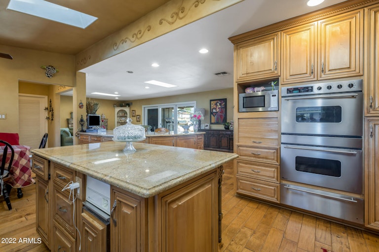 Photo 7 of 24 - 121 E Claremont St, Phoenix, AZ 85012
