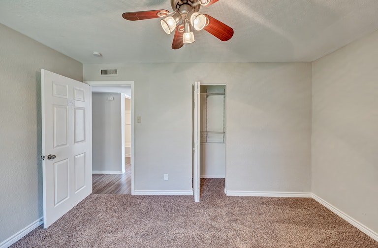 Photo 22 of 29 - 3106 Edelweiss Dr, Grand Prairie, TX 75052