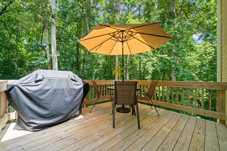 Photo 11 of 28 - 5729 Westin Cir, Flowery Branch, GA 30542