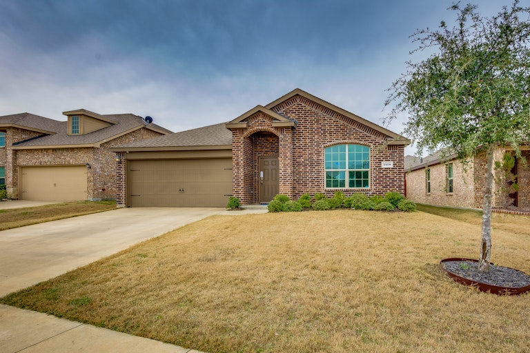 Photo 7 of 21 - 2108 Meadow View Dr, Princeton, TX 75407