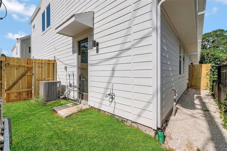 Photo 28 of 28 - 5509 Beall St Unit C, Houston, TX 77091
