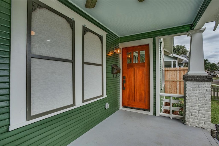 Photo 3 of 38 - 724 W Melwood St, Houston, TX 77009