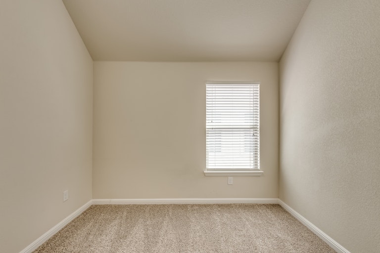 Photo 24 of 29 - 905 Green Coral Dr, Little Elm, TX 75068
