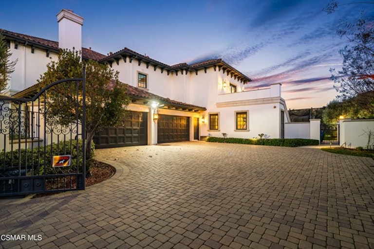 Photo 74 of 80 - 208 W Stafford Rd, Thousand Oaks, CA 91361