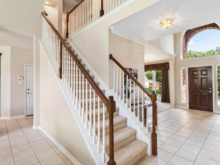 Photo 18 of 40 - 6916 Canyon Springs Rd, Fort Worth, TX 76132