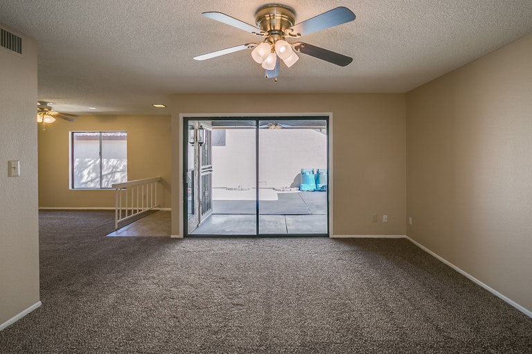 Photo 8 of 34 - 5220 E Tunder Cir, Phoenix, AZ 85044