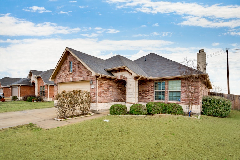 Photo 1 of 23 - 536 Laurel Ln, Fate, TX 75087