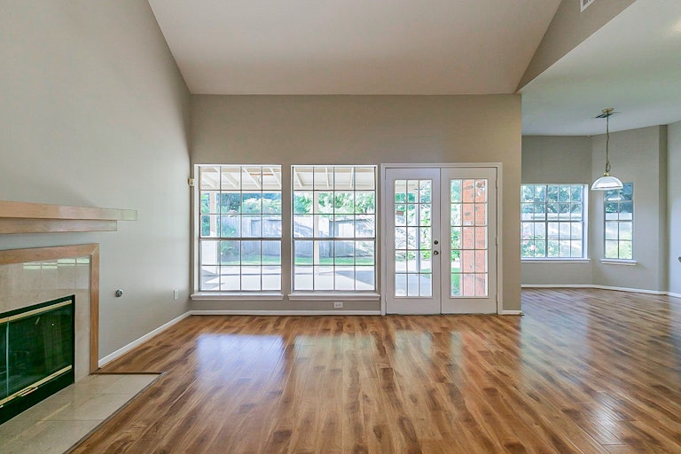 Photo 15 of 32 - 1603 Berkoff Dr, Sugar Land, TX 77479