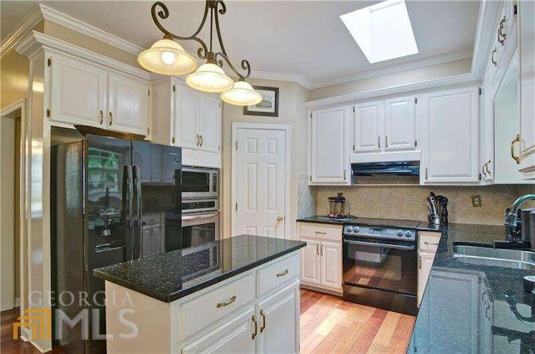 Photo 31 of 78 - 945 Whitehawk Trl, Lawrenceville, GA 30043