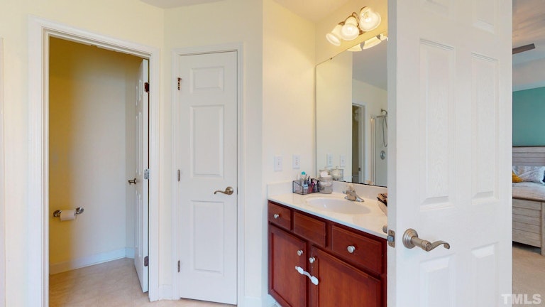Photo 31 of 40 - 6209 Sparkling Brook Dr, Raleigh, NC 27616