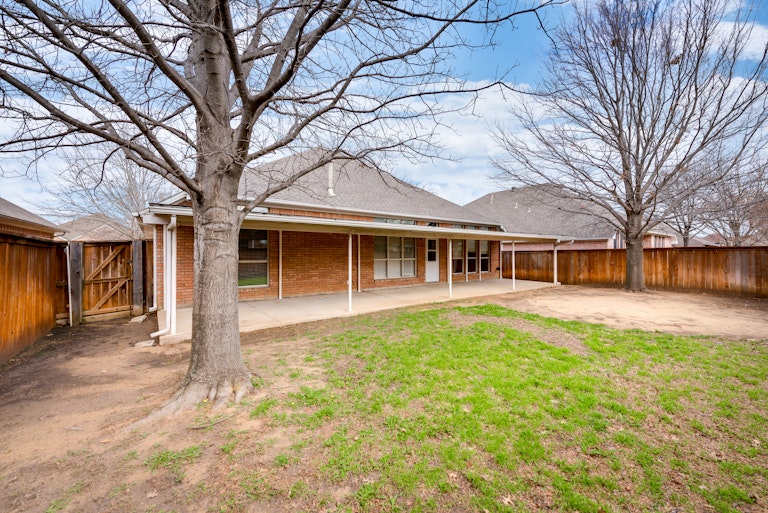 Photo 6 of 29 - 3954 Wisteria Ln, Haltom City, TX 76137