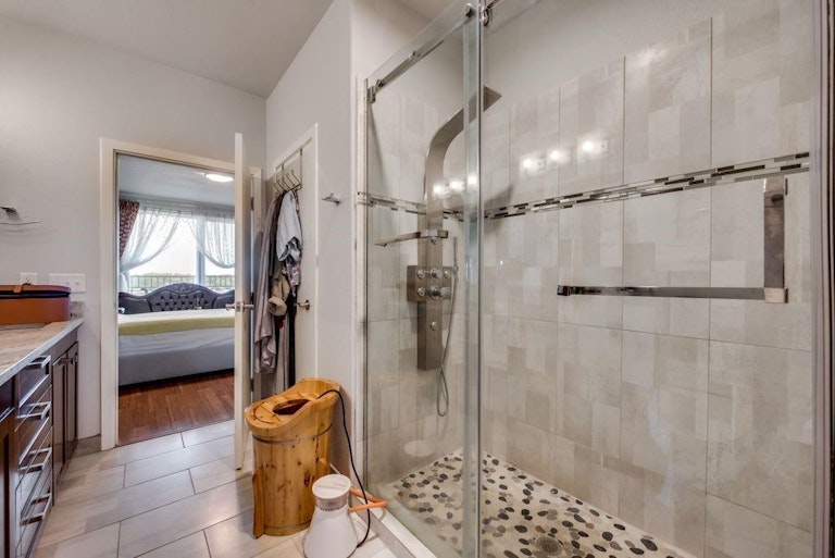 Photo 15 of 22 - 1220 W Trinity Mills Rd #5005, Carrollton, TX 75006
