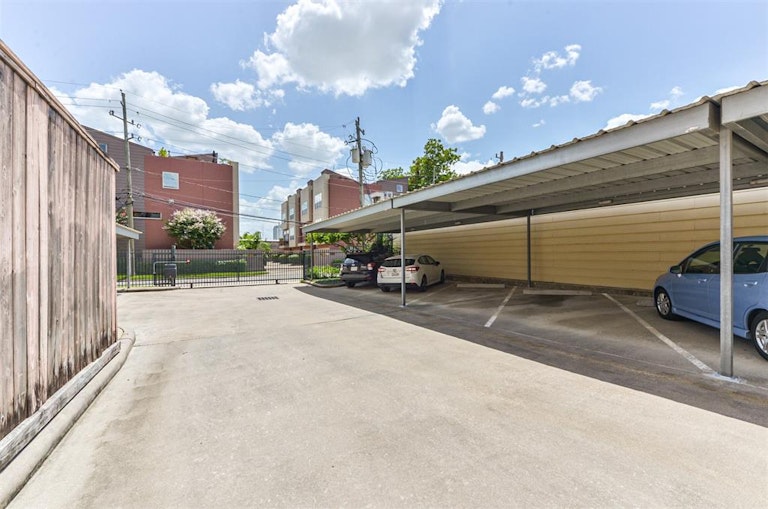 Photo 34 of 44 - 2700 Albany St #3B, Houston, TX 77006