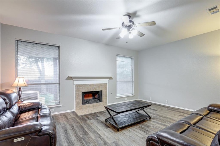 Photo 10 of 31 - 4644 Matthew Dr, Fort Worth, TX 76244