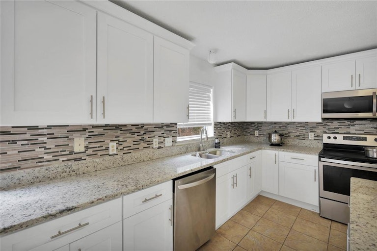 Photo 10 of 34 - 1975 Alambra Cir, Apopka, FL 32703