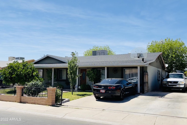 Photo 4 of 28 - 6414 W Avalon Dr, Phoenix, AZ 85033