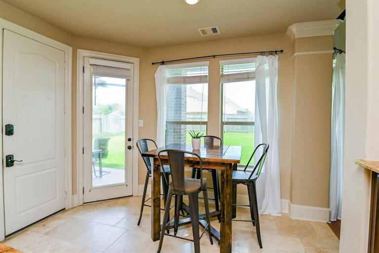 Photo 17 of 44 - 5306 Clear Landing Ct, Rosharon, TX 77583