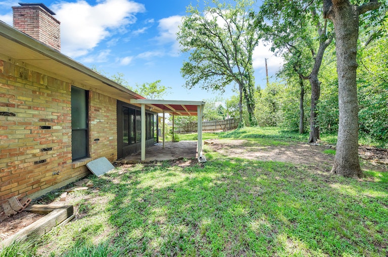 Photo 31 of 32 - 2233 Stafford Dr, Arlington, TX 76012
