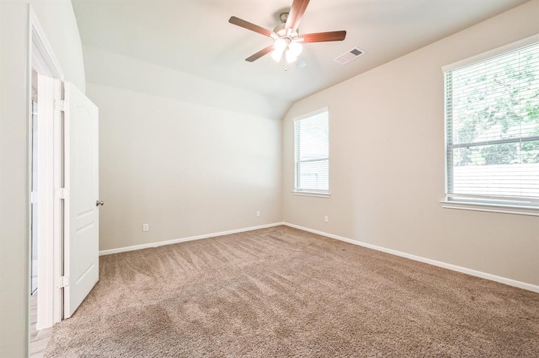 Photo 13 of 36 - 6822 Aspen Peak Dr, Baytown, TX 77521