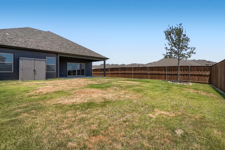Photo 36 of 40 - 10417 Trail Ridge Dr, Benbrook, TX 76126