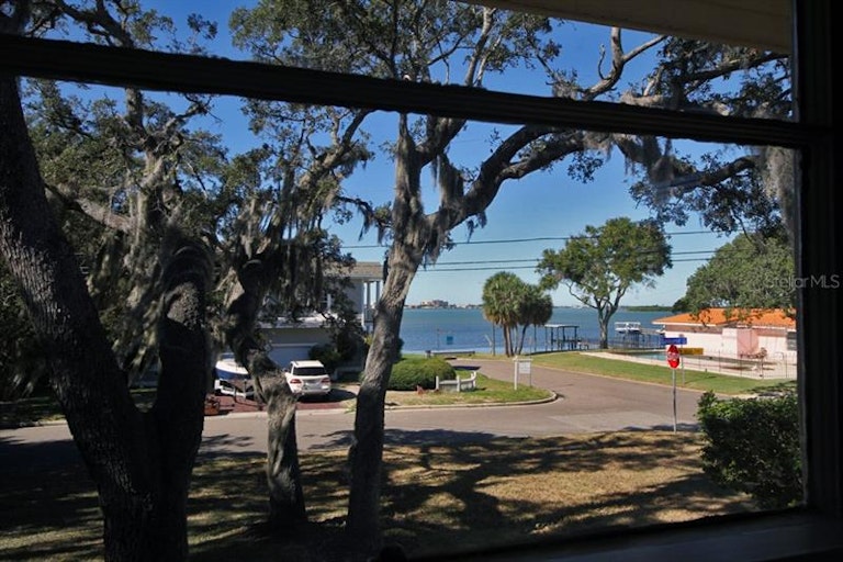 Photo 5 of 11 - 205 Sunburst Ct, Clearwater, FL 33755