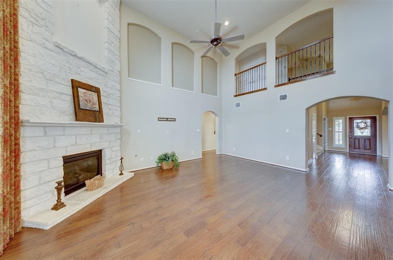 Photo 12 of 50 - 2240 Lakeway Dr, Friendswood, TX 77546