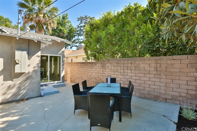 Photo 31 of 36 - 4211 W Woodland Ave, Burbank, CA 91505