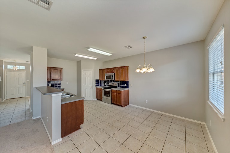 Photo 10 of 33 - 2305 Hickory Ct, Little Elm, TX 75068