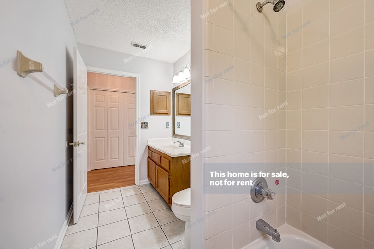 Photo 25 of 37 - 1154 Weyburn Way, Jacksonville, FL 32225